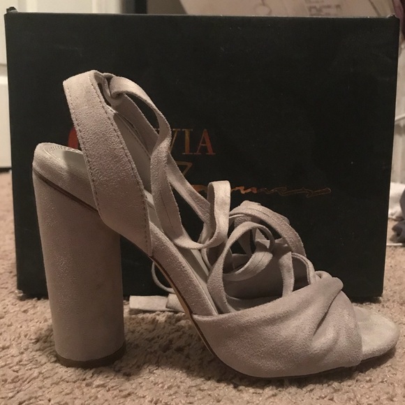 Grey suede heels- size 5.5 - Picture 1 of 3